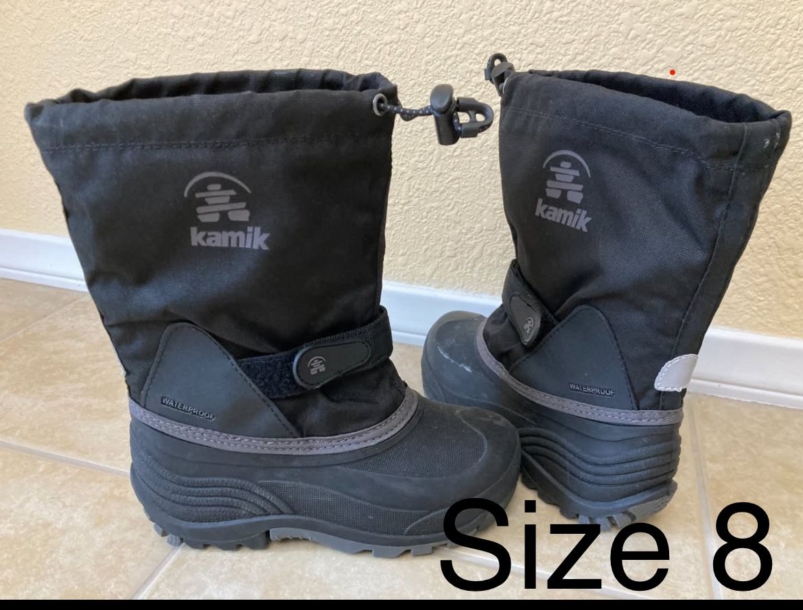 WOMEN SIZE 8 SNOW BOOTS 25$ pick up downtown LA Little Tokyo