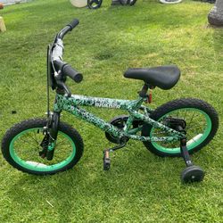 Dynacraft 16" Invader Boys Bike - Green, with training wheels