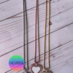 Beautiful necklace with durable 24" chain. 