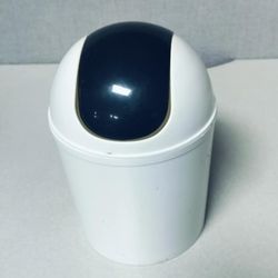 Mini size desktop trash can