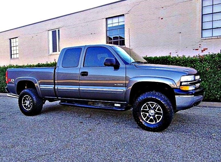 ֆ12OO 4WD Chevrolet Silverado 4WD