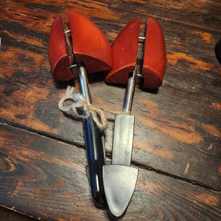 Pair of vintage shoe stretchers...in great condition...buy the pair for $12.00
Pick up in North Chesterfield
