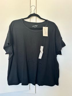 Universal Threads Crop T shirts  box