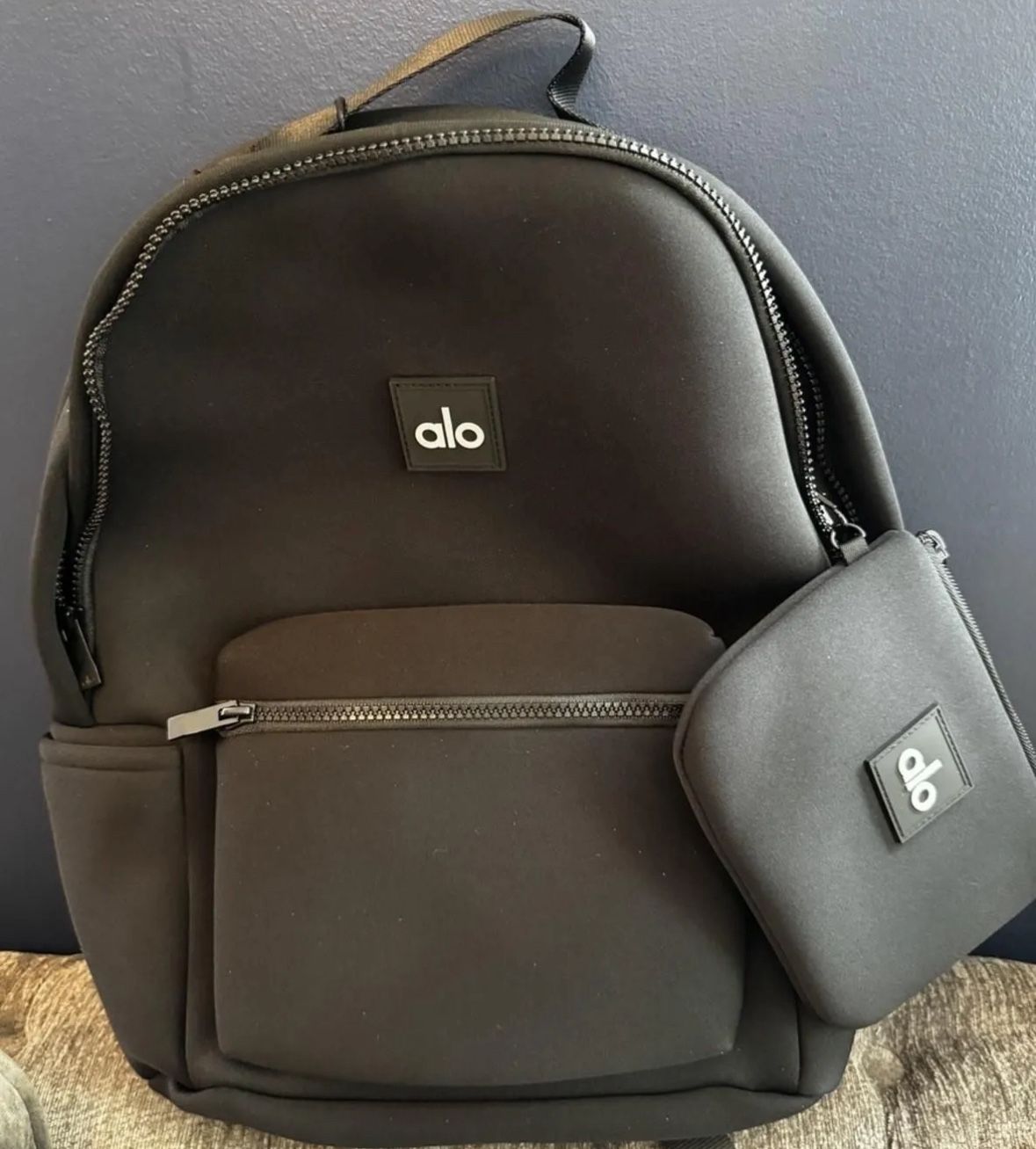 NEW Alo Yoga Stow Backpack Black /Silver Neoprene Detachable Pouch $328 Retail