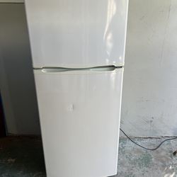 Whirlpool Refrigerator In Good Condition 24 Wide By 60 High