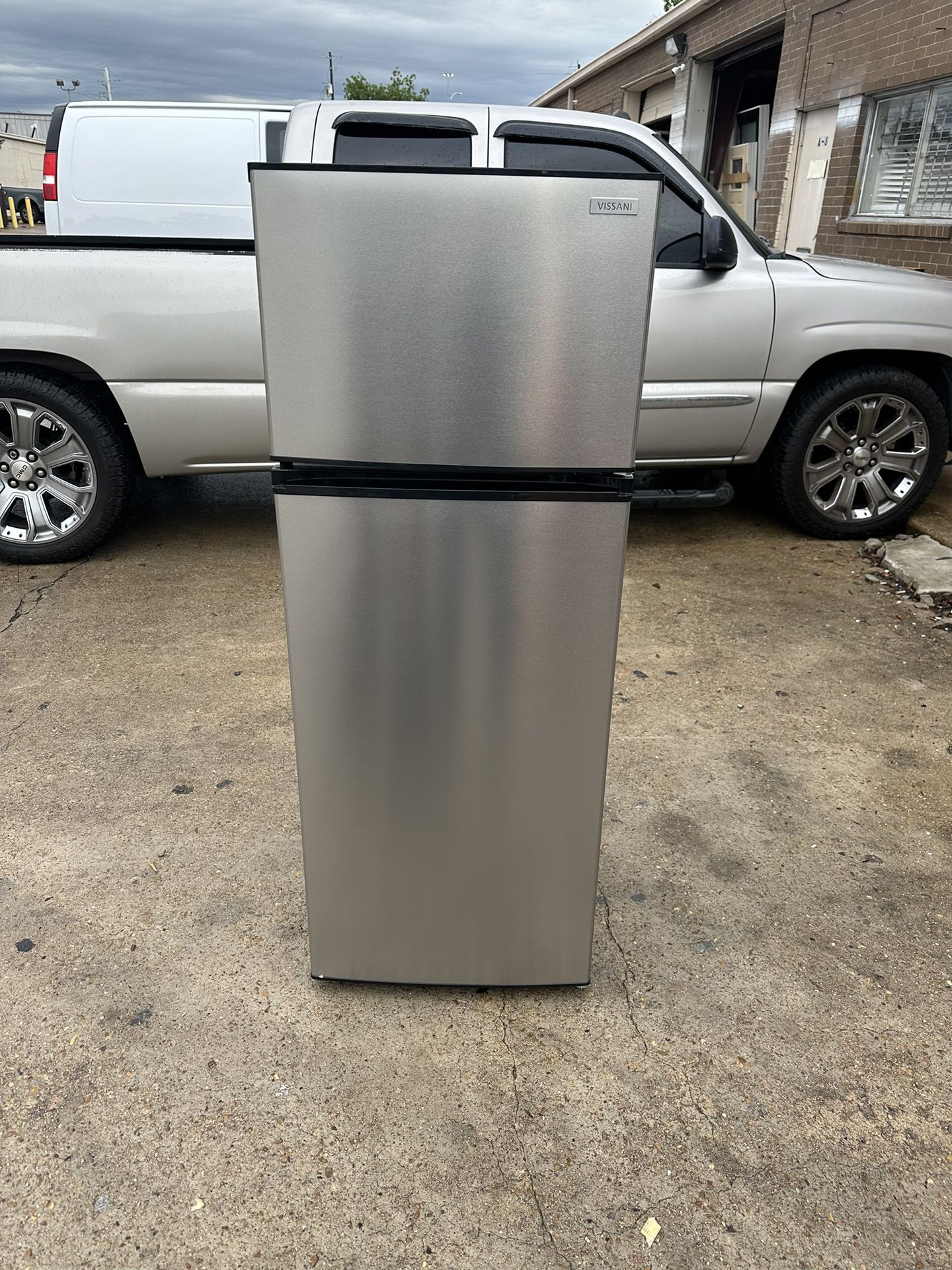Vissani 7.1 cu. ft. Top Freezer Refrigerator in Stainless Steel Look