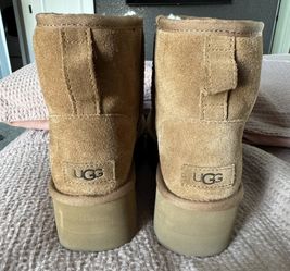 WOMEN’S UGGS