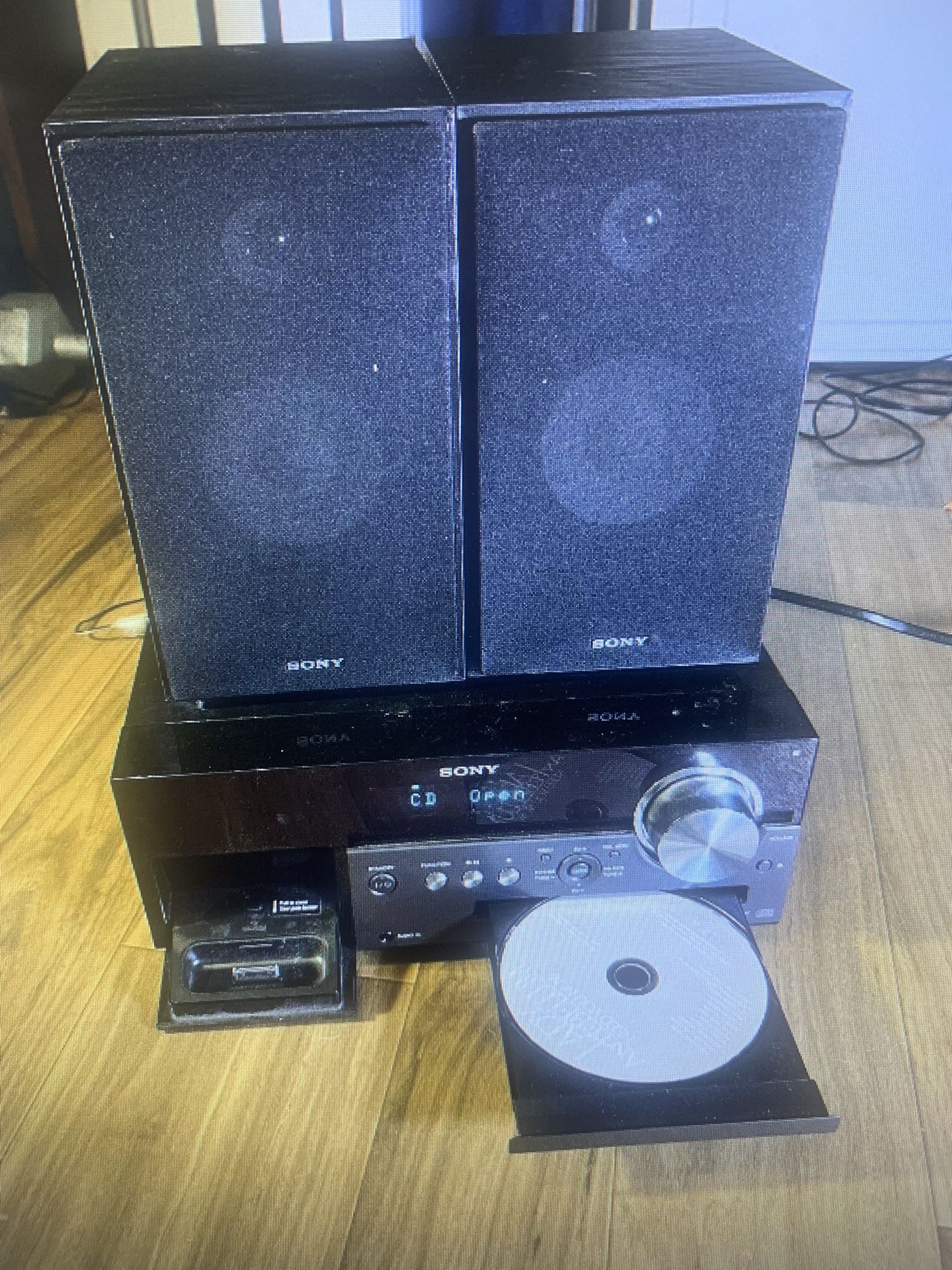Sony Micro Stereo System W/ Speakers CD Plsyer Ipod Doc