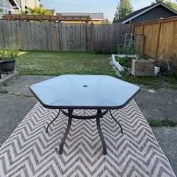 Five Sided Outdoor Table With Four Chairs