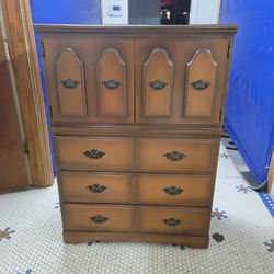 Solid Wood Dresser Great Condition 