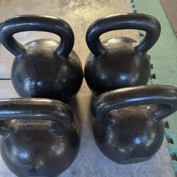 Ader Monster Kettlebell set.