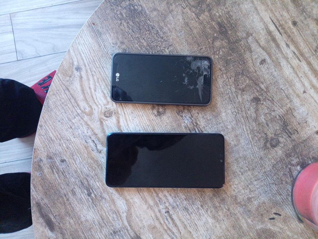2 Phones