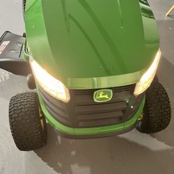 John Deere Lawnmower 