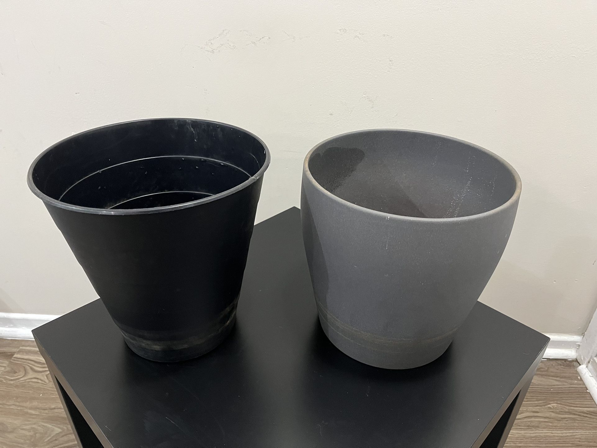 Set of 2 Large Plant Pots – Gray Ceramic & Black Plastic (IKEA)