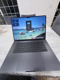 MacBook Pro 16” M4 Max • 64GB RAM • 1TB SSD • Space Black