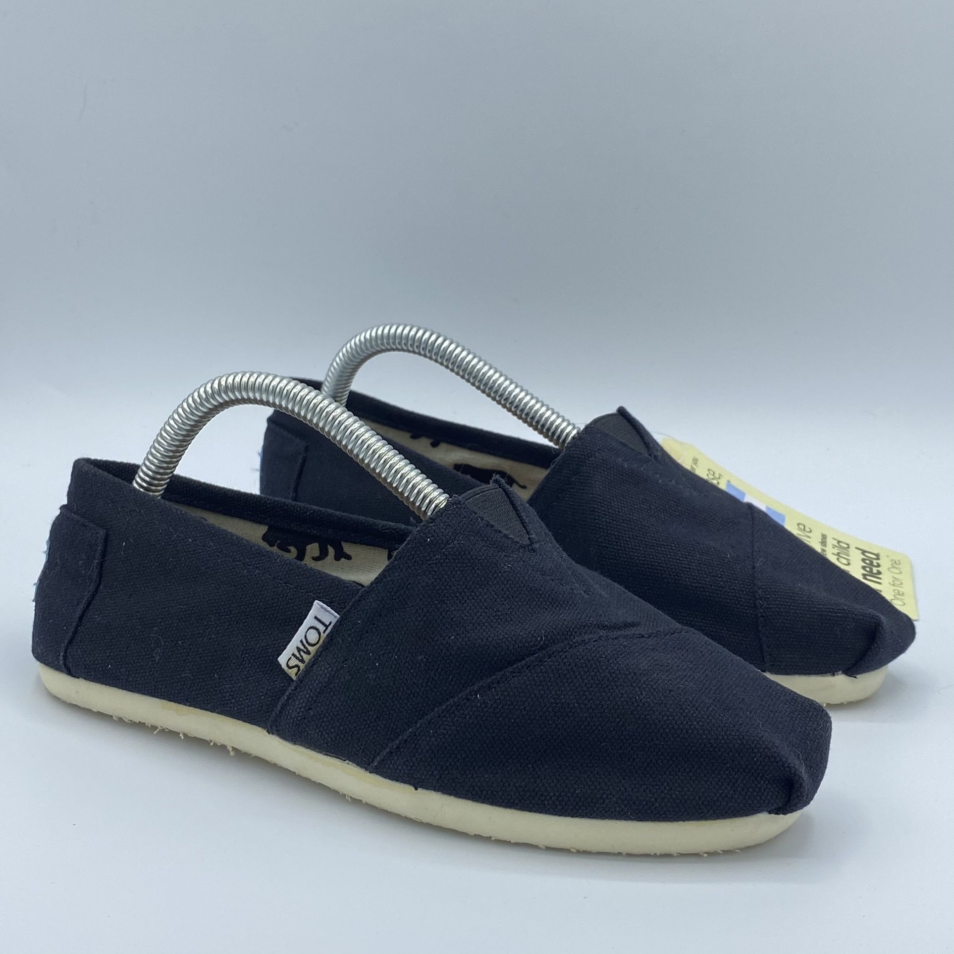 New TOMS' Women's Classic Canvas Slip On Black 5 US With Tags