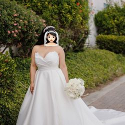 2-1 Wedding Dress With Cathedral Veil & Gloves Train Comes Off And Converts To A Different Style Of Dress Size Between 14-16 It Was taken In A Little