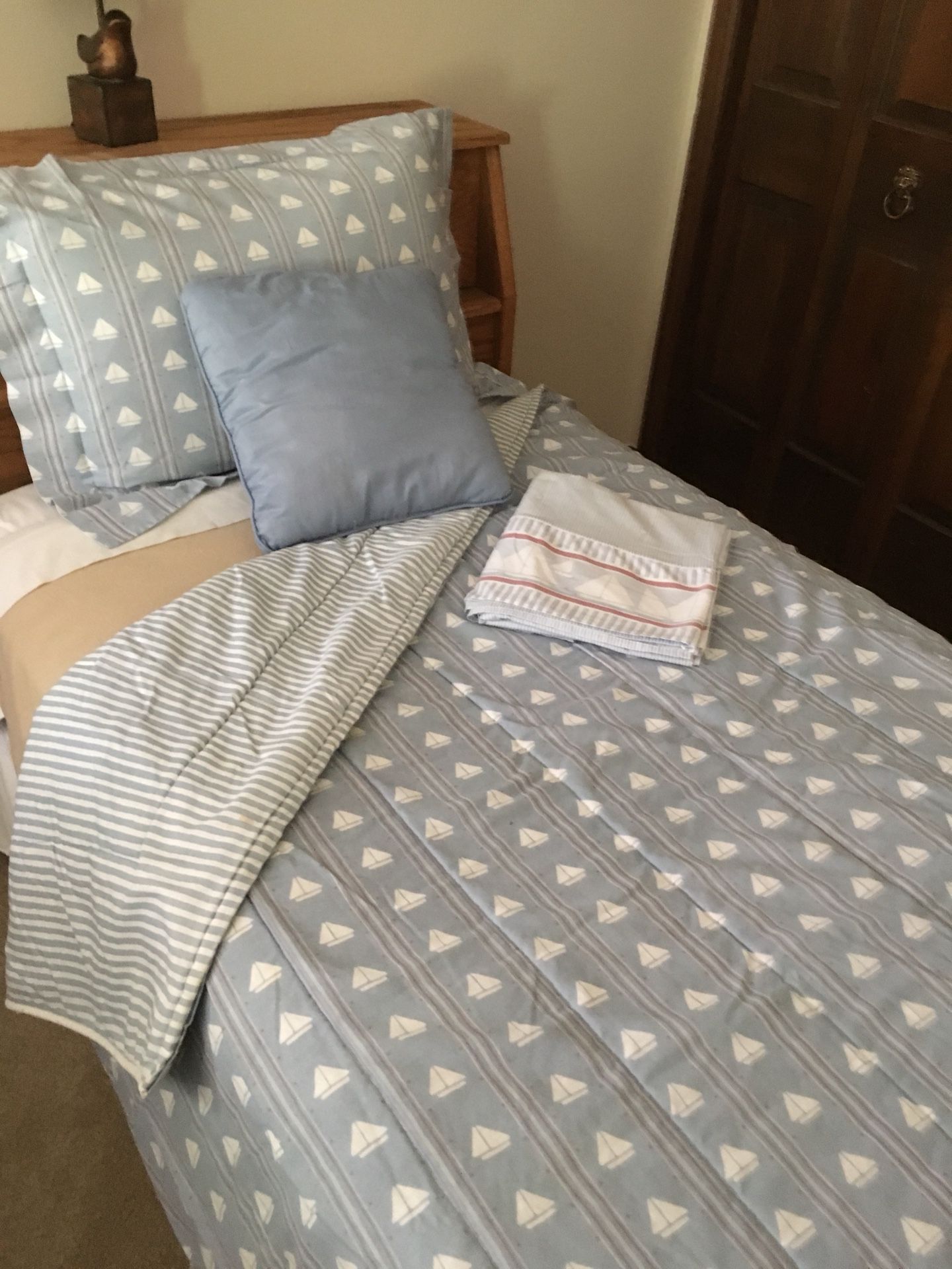 Twin Bed Comforter Set