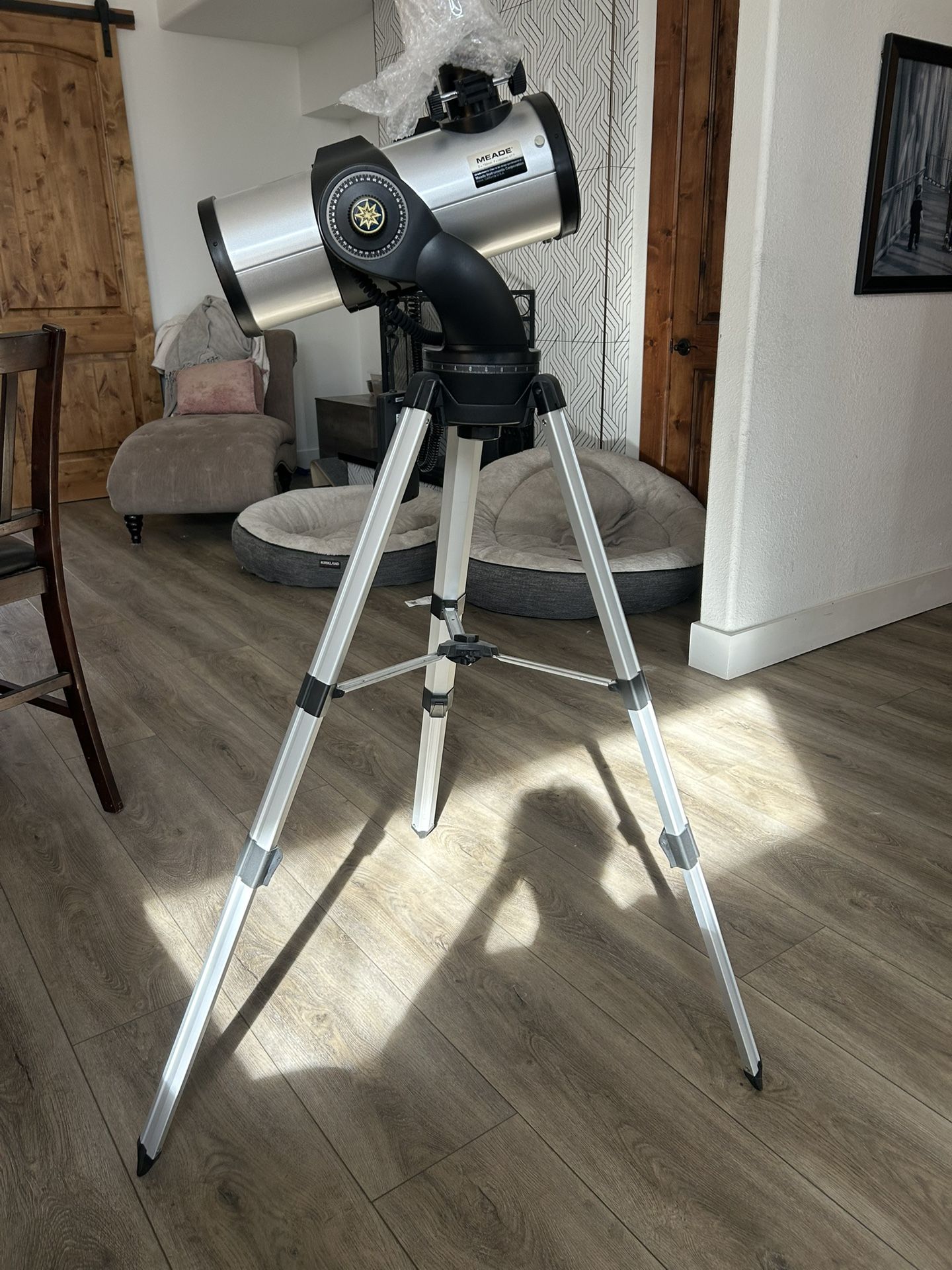 Meade DS-2000 Series AutoStar Reflecting Telescope and lens +