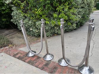 Velvet ropes(2) & Stainless steel poles(4)