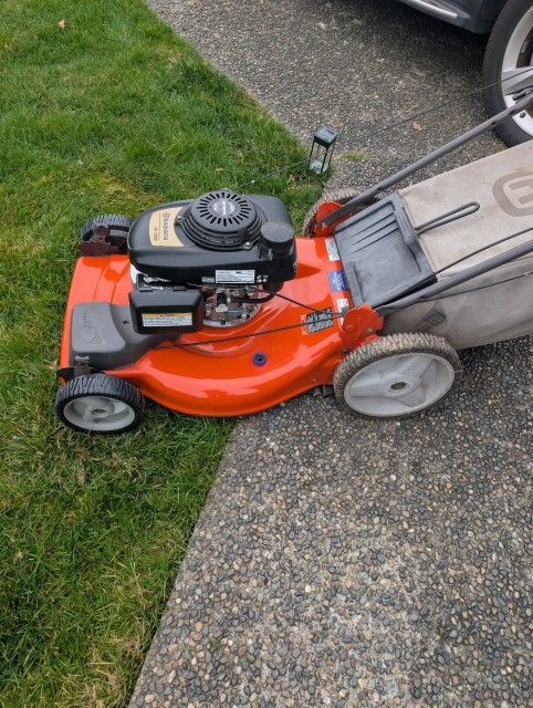 Like New Husqvarna HU700F