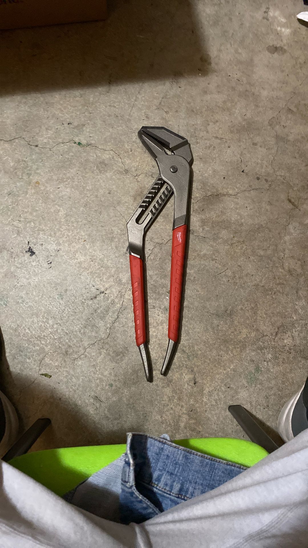 Milwaukee 20 in. Straight-Jaw Pliers