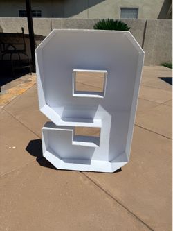 Large marquee number 6/9