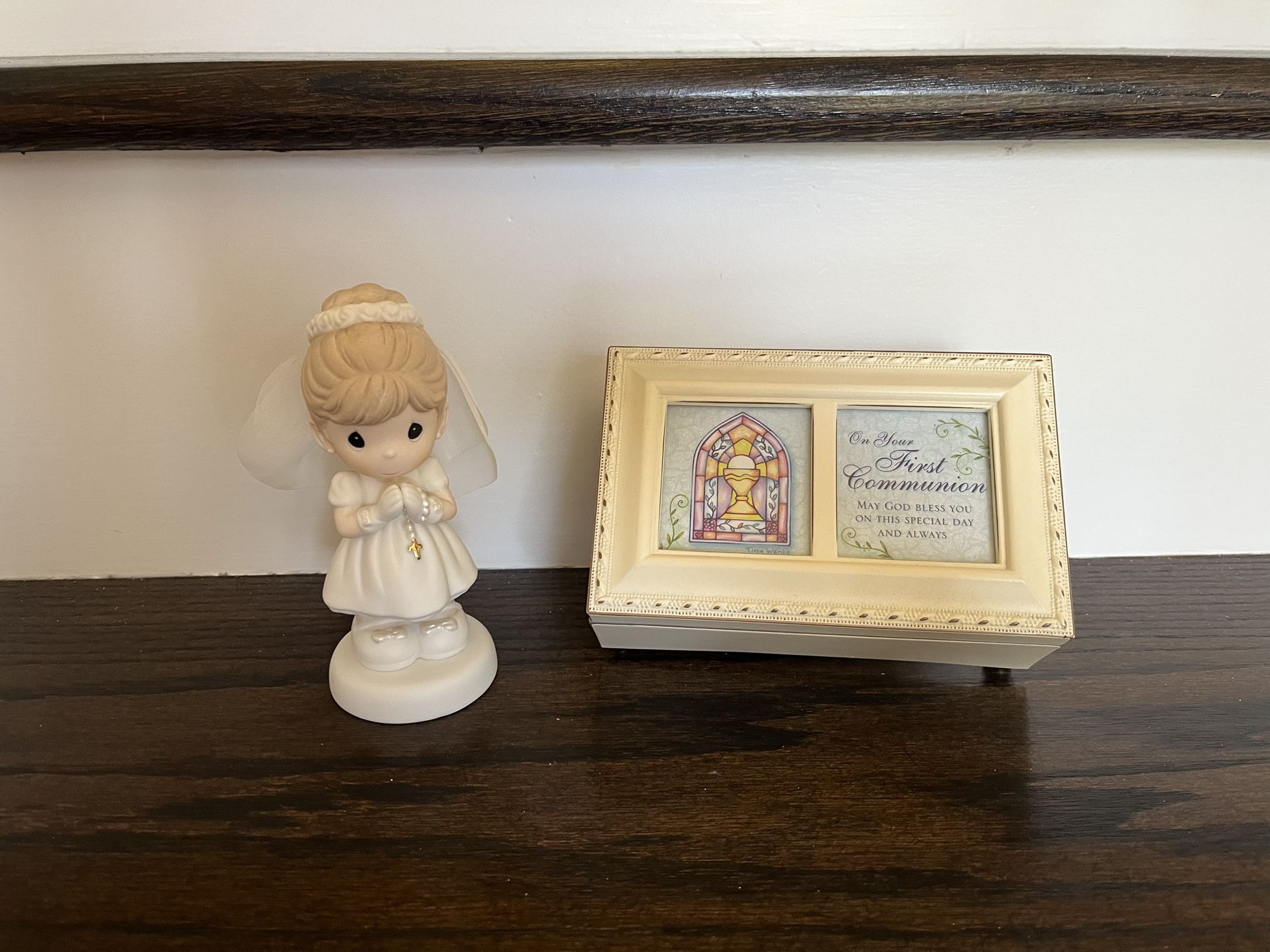 Communion Figurine & Musical Box