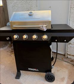 NEW ASSAMBLED FROM THE BOX PROPANE GAS BBQ GRILL