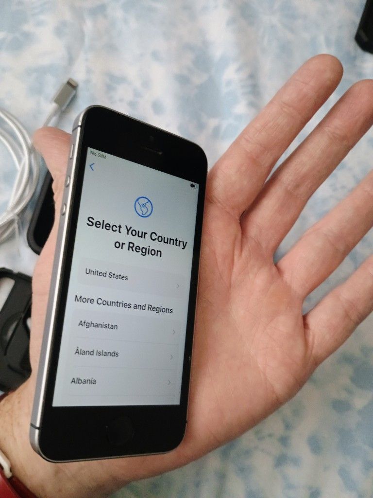 Apple iPhone SE 64GB (1st generation)