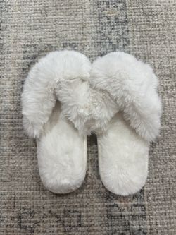 Fuzzy White Faux Fur Slippers – Size 38-39 (US 7.5-8)