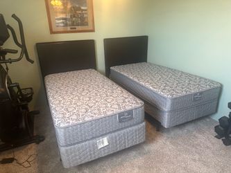 2 Twin Beds