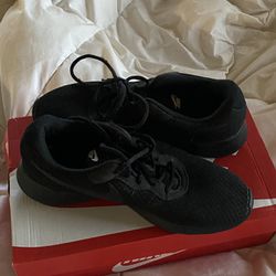 Black Nike Running Shoes 