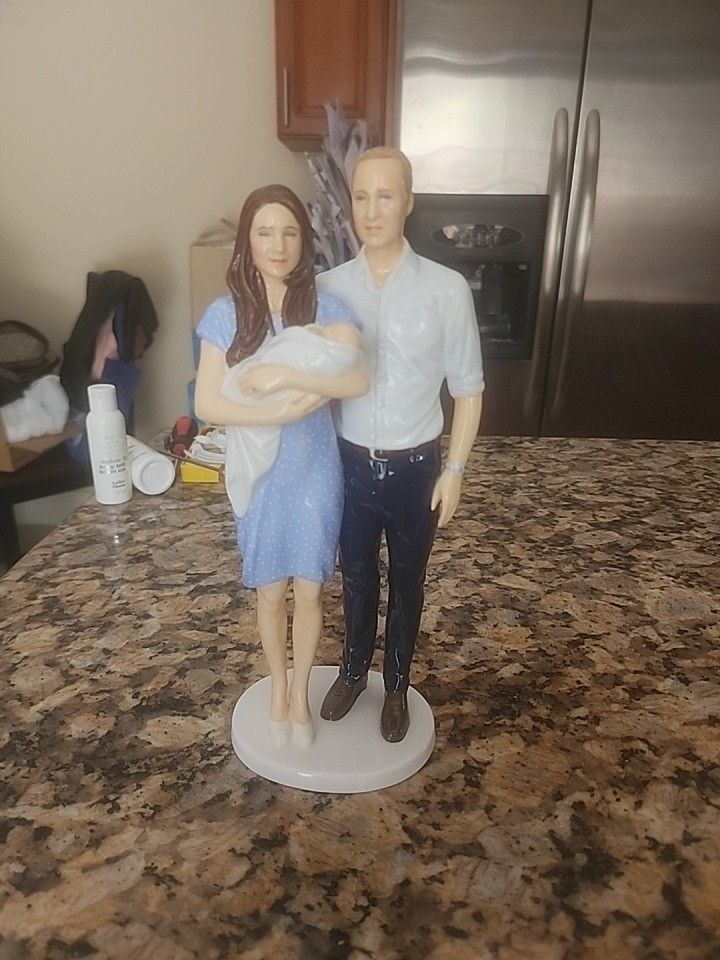 Royal Doulton Prince George Royal Birth Figurine Bone China William Kate & Baby