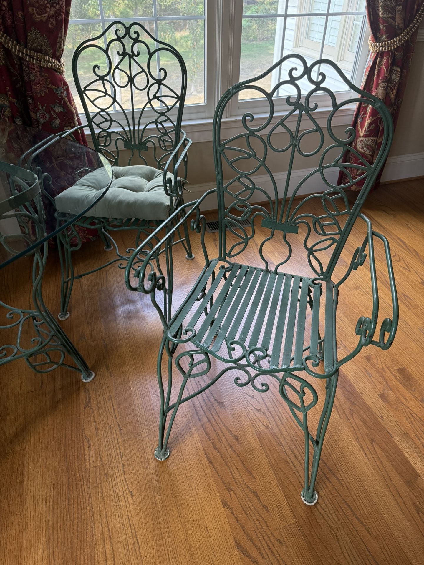 Vintage Table 4 Chairs
