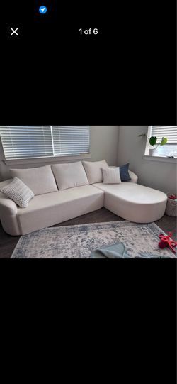 White boneless couch
