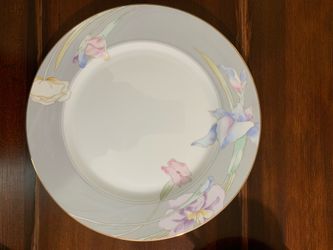 Mikasa Full Porcelain Dining Set