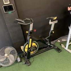 LIVESTRONG Stationary bike 
