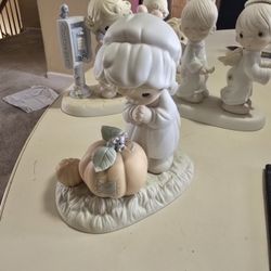 PRECIOUS MOMENTS FIGURINES LOT 4