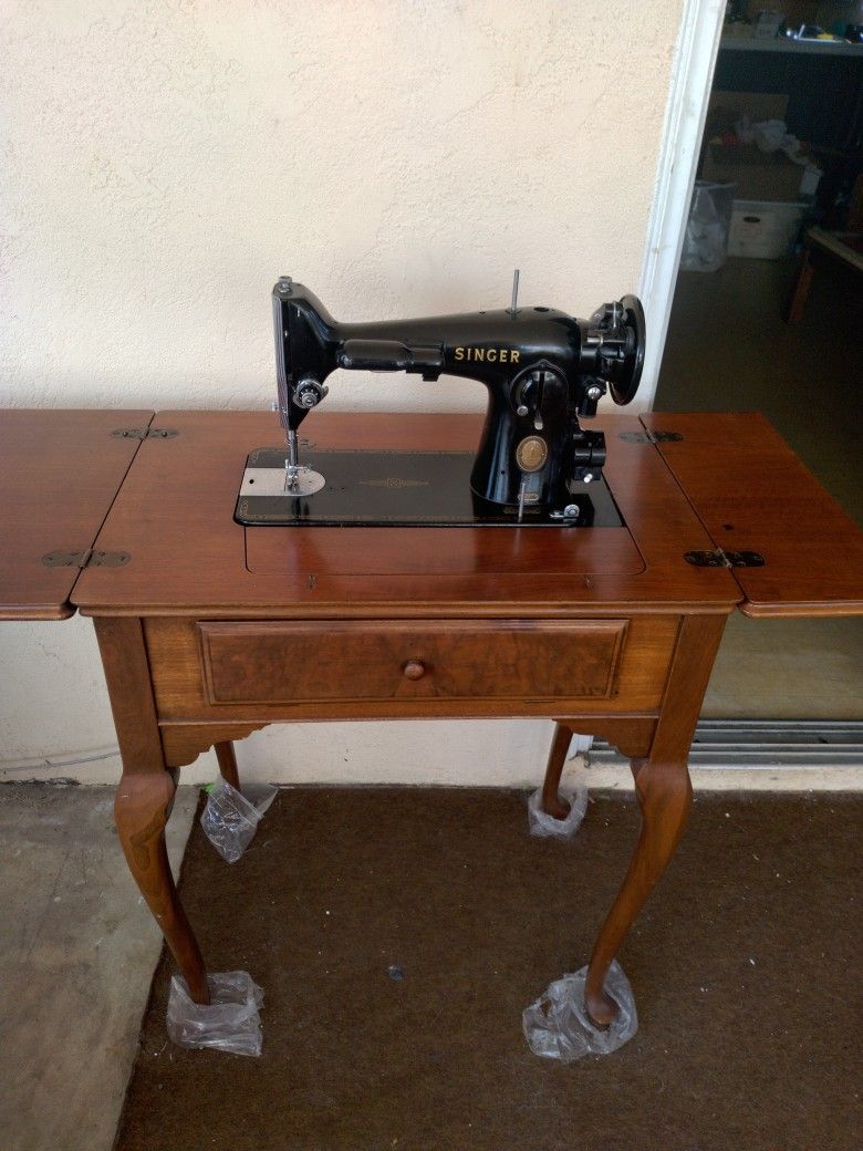 Singer 201 Sewing Machine