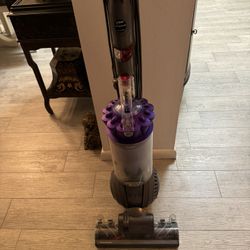 Dyson DC 41 Ball Vacuum In Excellent Condition 