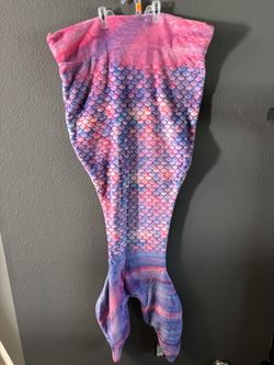 Pink and Purple Mermaid Tail Blanket