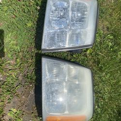 2003 Cadillac Escalade Head Lights Set 