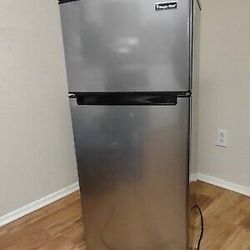 Magic Chef Two Door Small Refrigerator With Top Freezer 