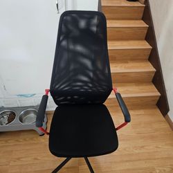 Black Mesh High-Back Office/Gaming Chair