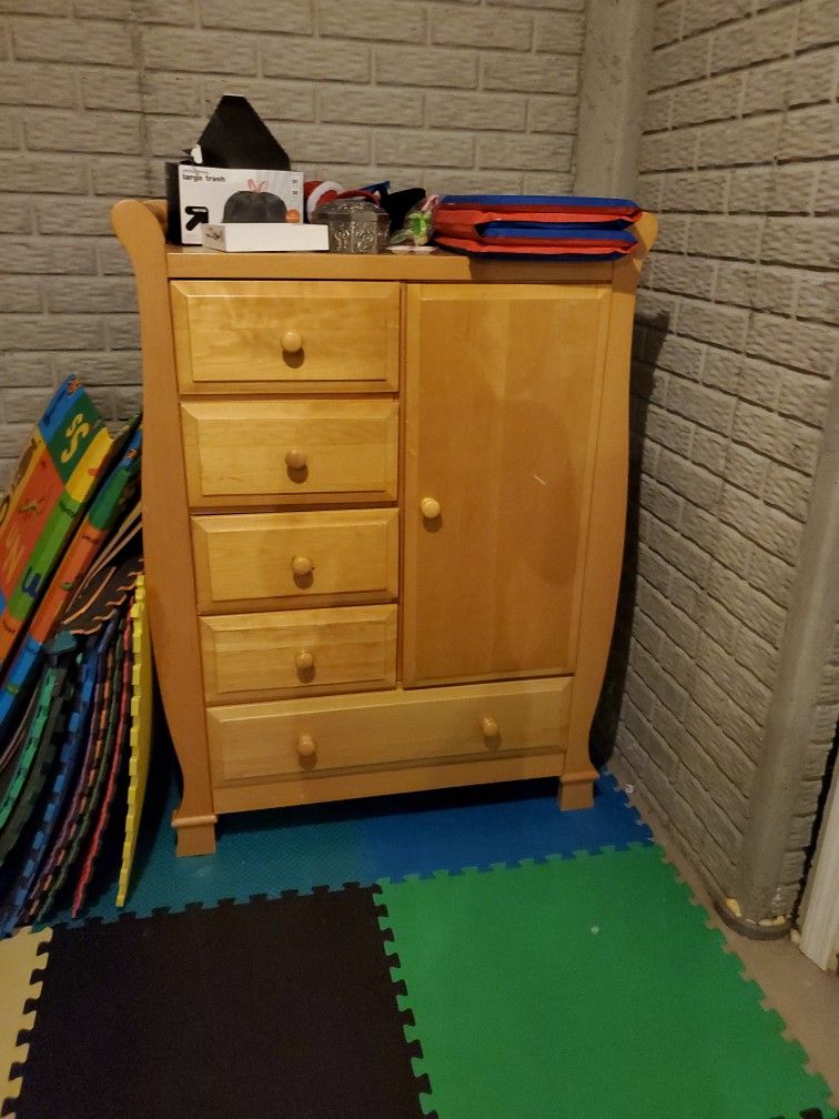 Crib / Dresser