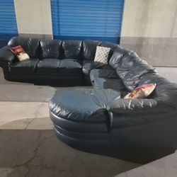 Sectional couch leather, dark blue , very clean
