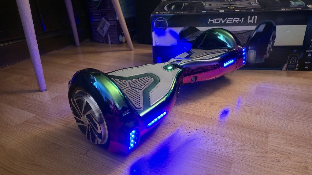 Hover-1 H1 Hoverboard
Bluetooth speakers
Open box unused. Excellent Condition
Holographic Edition