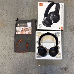 JBL Live 675NC Wireless Headphones Bluetooth On Ear
