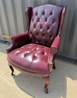 Burgundy Tuft Executive Chair